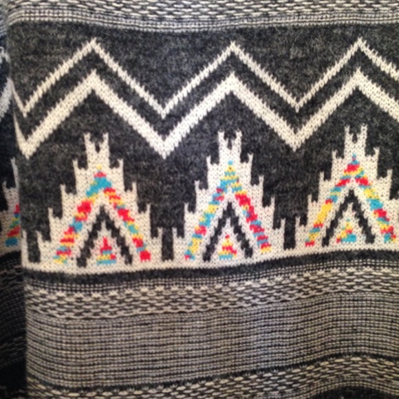 NWOT  Cape with sleeves by AMIA one size - Picture 5 of 8